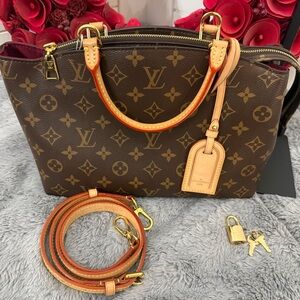 Authentic Louis Vuitton Petit  Palais Excellent Condition